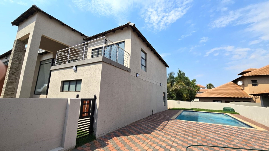 5 Bedroom Property for Sale in Melodie North West